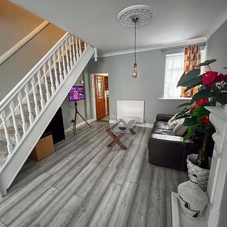 Spacious Retreat - Remote Worker & Family Friendly Portsmouth Exterior foto